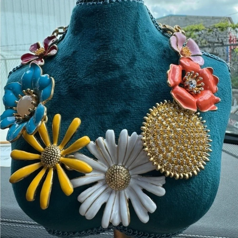 Oscar De La Renta Flower Necklace